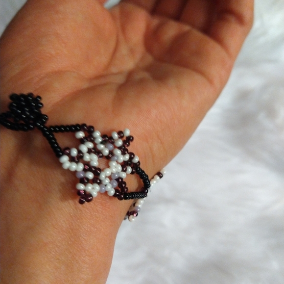 Floral star handcrafted layered beaded bracelet - Picture 12 of 16